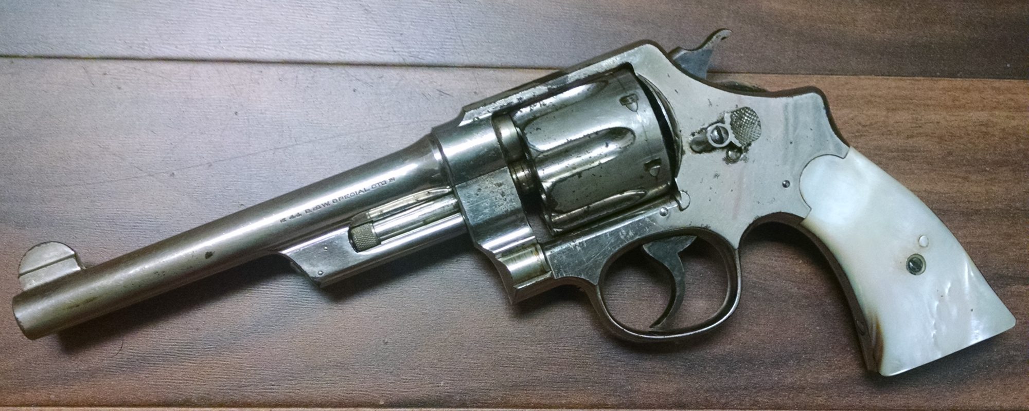 SMITH & WESSON MODEL 8232 44 MAGNUM REVOLVER